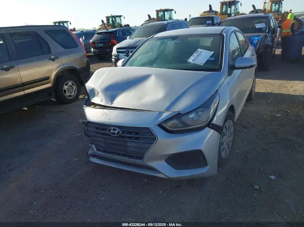 3KPC24A30JE021558 2018 HYUNDAI ACCENT - Image 2