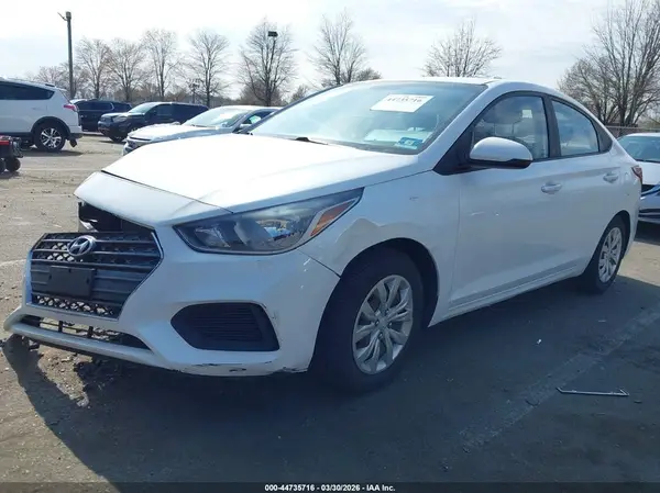 3KPC24A30JE025464 2018 HYUNDAI ACCENT - Image 2