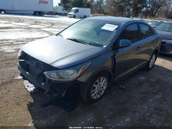 3KPC24A30JE026582 2018 HYUNDAI ACCENT - Image 2