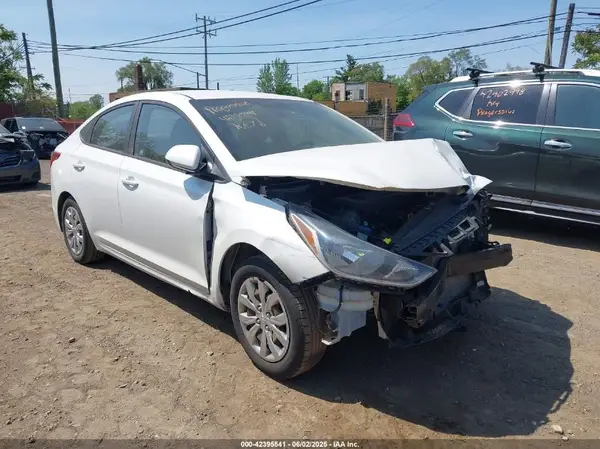 3KPC24A30JE026596 2018 HYUNDAI ACCENT - Image 1