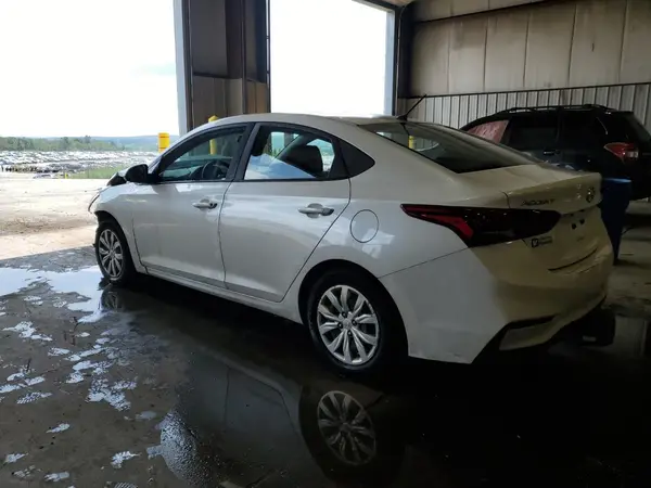 3KPC24A30JE028395 2018 HYUNDAI ACCENT - Image 2