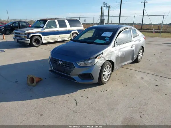3KPC24A30JE030017 2018 HYUNDAI ACCENT - Image 2