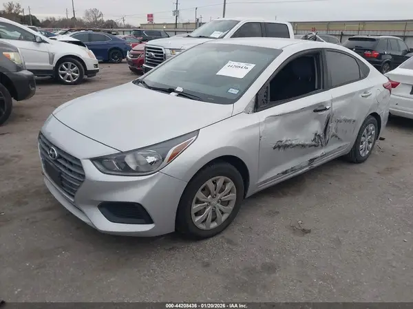 3KPC24A30JE032432 2018 HYUNDAI ACCENT - Image 2