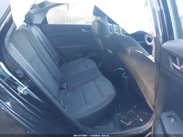 3KPC24A30KE040418 2019 HYUNDAI ACCENT - Image 8