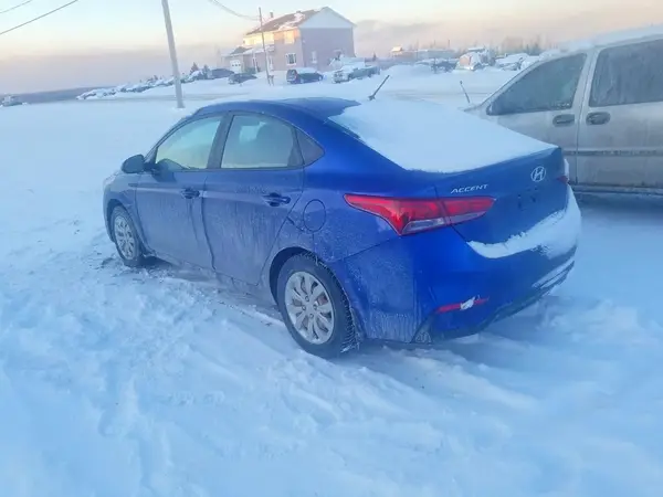 3KPC24A31JE005336 2018 HYUNDAI ACCENT - Image 2