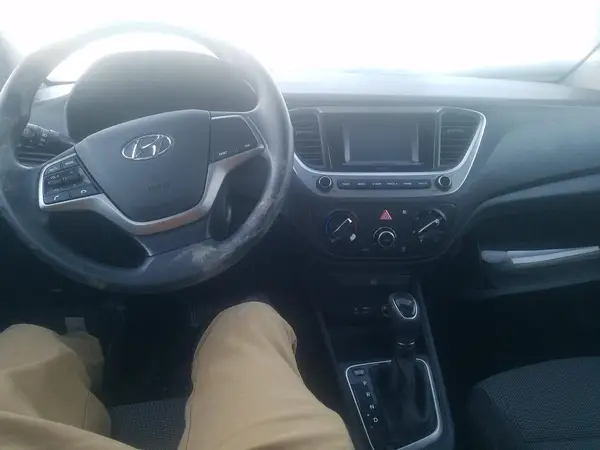 3KPC24A31JE005336 2018 HYUNDAI ACCENT - Image 8