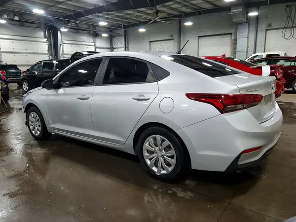 3KPC24A31JE007328 2018 HYUNDAI ACCENT - Image 2