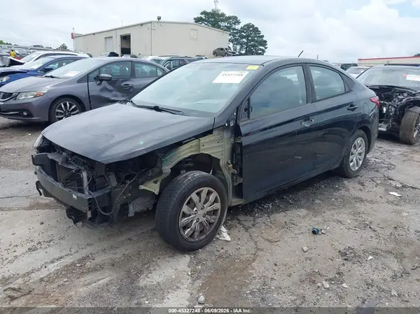 3KPC24A31JE008429 2018 HYUNDAI ACCENT - Image 2