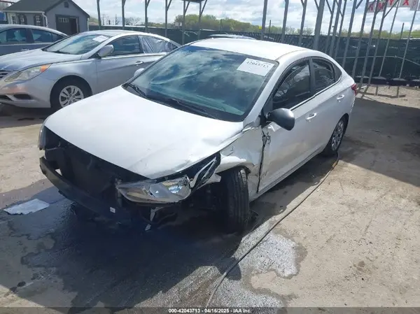3KPC24A31JE008527 2018 HYUNDAI ACCENT - Image 2