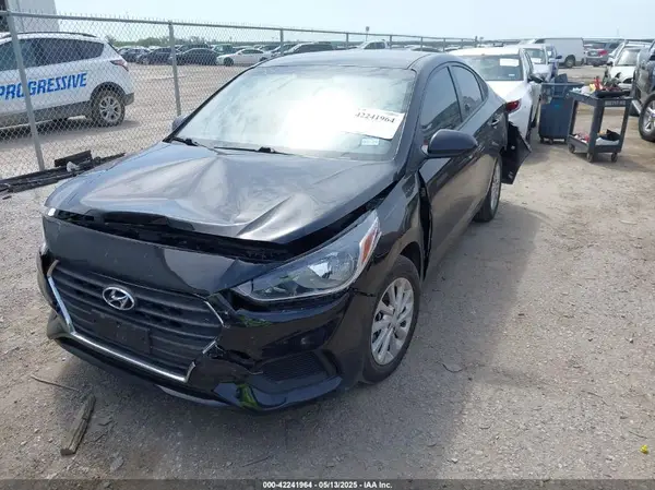 3KPC24A31JE010519 2018 HYUNDAI ACCENT - Image 2