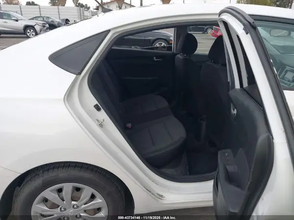 3KPC24A31JE011640 2018 HYUNDAI ACCENT - Image 8