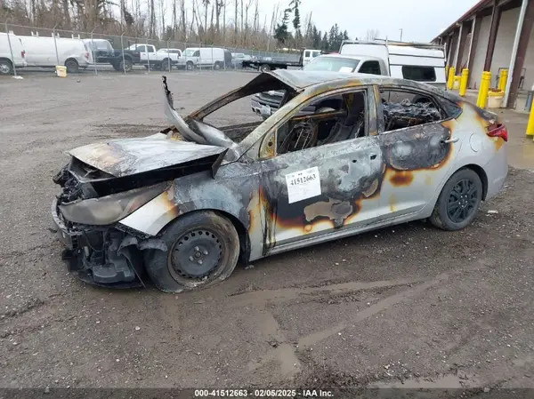 3KPC24A31JE020872 2018 HYUNDAI ACCENT - Image 2