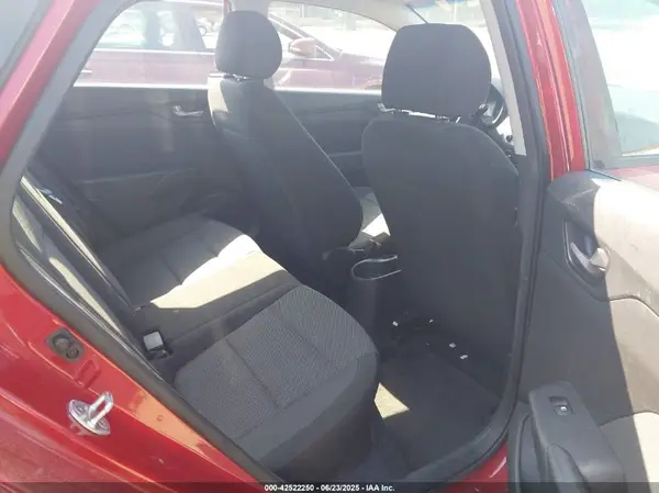 3KPC24A31JE021388 2018 HYUNDAI ACCENT - Image 8