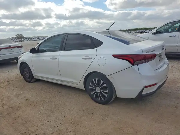 3KPC24A31JE022041 2018 HYUNDAI ACCENT - Image 2