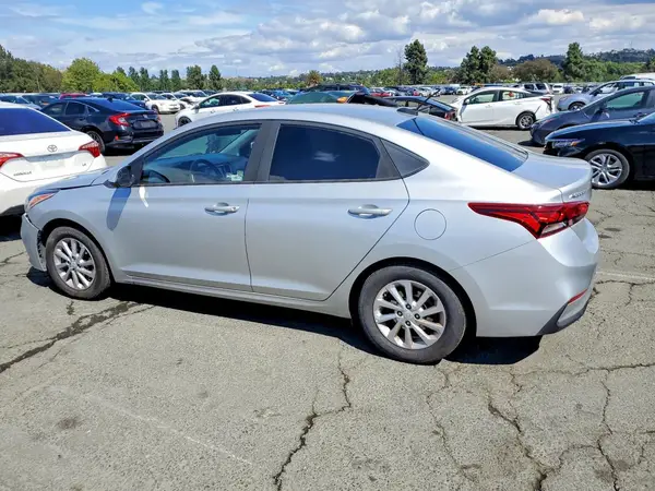 3KPC24A31JE023271 2018 HYUNDAI ACCENT - Image 2