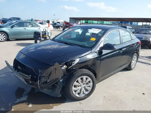 3KPC24A31JE023724 2018 HYUNDAI ACCENT - Image 2