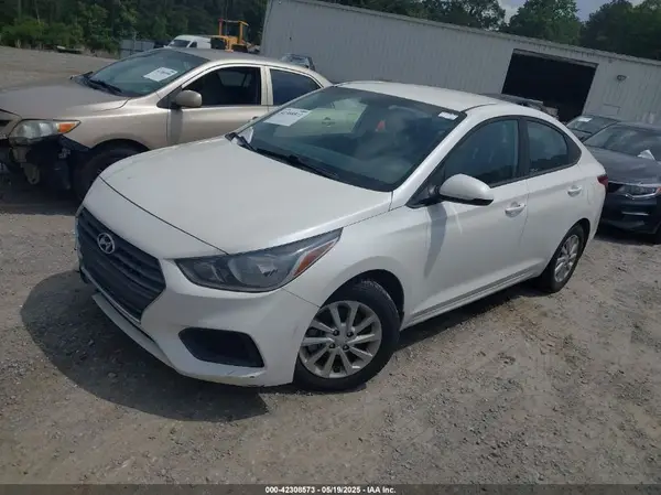 3KPC24A31JE023870 2018 HYUNDAI ACCENT - Image 2