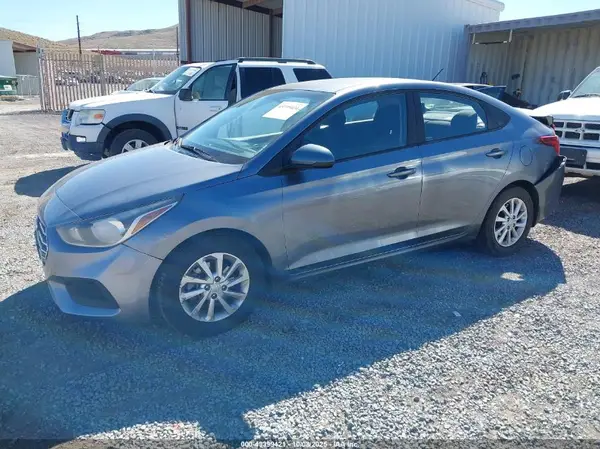3KPC24A31JE028471 2018 HYUNDAI ACCENT - Image 2