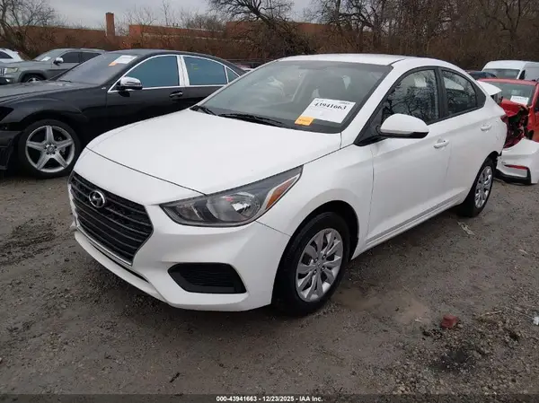 3KPC24A31JE032276 2018 HYUNDAI ACCENT - Image 2