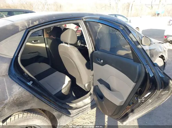 3KPC24A31JE035064 2018 HYUNDAI ACCENT - Image 8