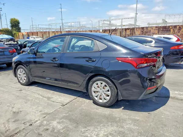 3KPC24A31JE036991 2018 HYUNDAI ACCENT - Image 2