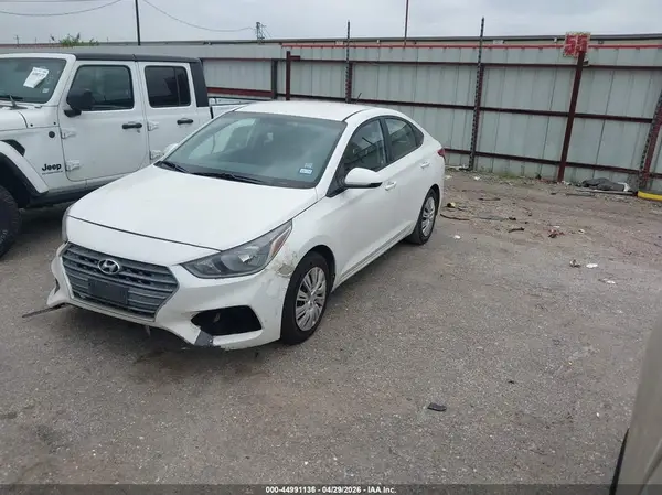 3KPC24A32JE007418 2018 HYUNDAI ACCENT - Image 2