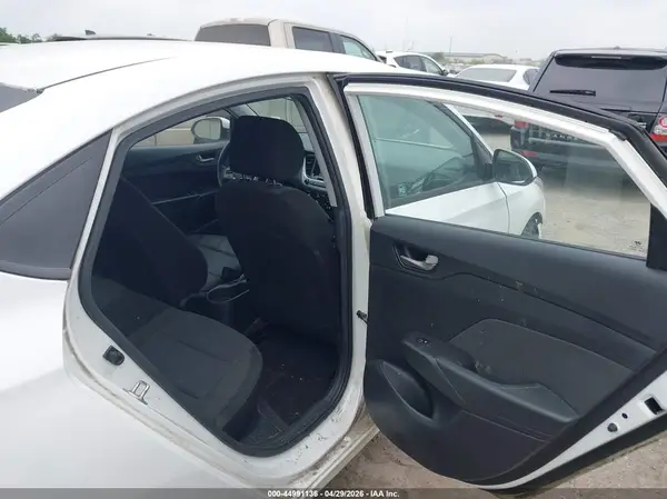 3KPC24A32JE007418 2018 HYUNDAI ACCENT - Image 8