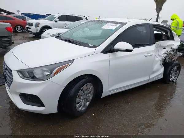 3KPC24A32JE011257 2018 HYUNDAI ACCENT - Image 2