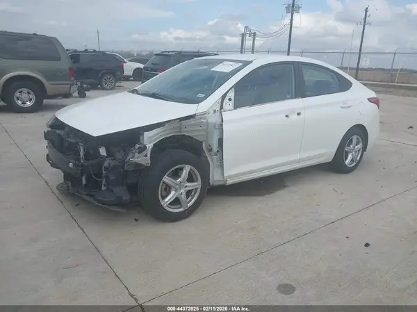 3KPC24A32JE012375 2018 HYUNDAI ACCENT - Image 2
