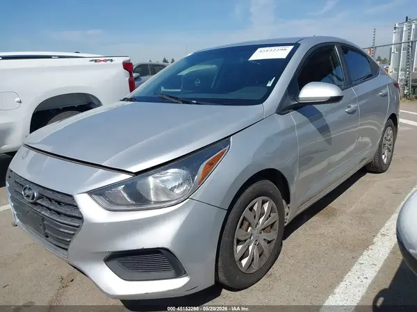 3KPC24A32JE012697 2018 HYUNDAI ACCENT - Image 2