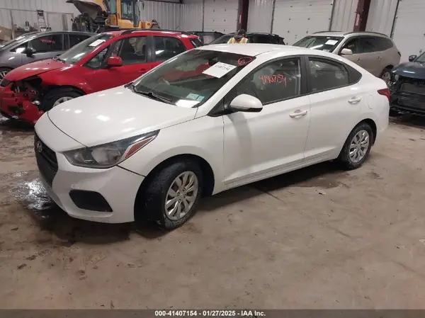 3KPC24A32JE014871 2018 HYUNDAI ACCENT - Image 2