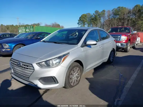3KPC24A32JE018127 2018 HYUNDAI ACCENT - Image 2