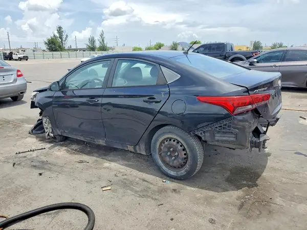 3KPC24A32JE019813 2018 HYUNDAI ACCENT - Image 2