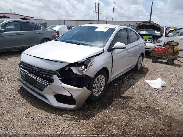 3KPC24A32JE021612 2018 HYUNDAI ACCENT - Image 2