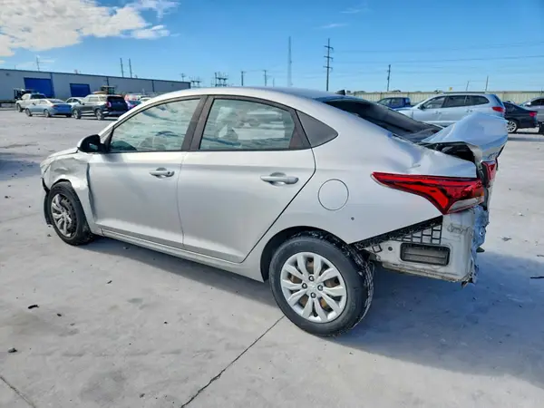 3KPC24A32JE022033 2018 HYUNDAI ACCENT - Image 2
