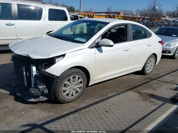 3KPC24A32JE024476 2018 HYUNDAI ACCENT - Image 2