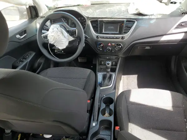 3KPC24A32JE024574 2018 HYUNDAI ACCENT - Image 8