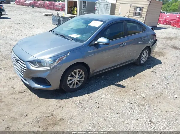 3KPC24A32JE026583 2018 HYUNDAI ACCENT - Image 2