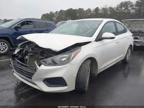 3KPC24A32JE026728 2018 HYUNDAI ACCENT - Image 2