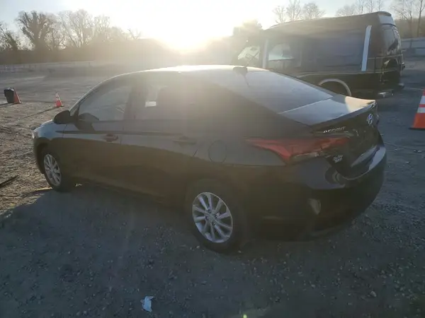3KPC24A32JE026826 2018 HYUNDAI ACCENT - Image 2