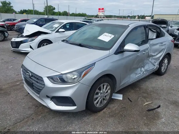 3KPC24A32JE028303 2018 HYUNDAI ACCENT - Image 2