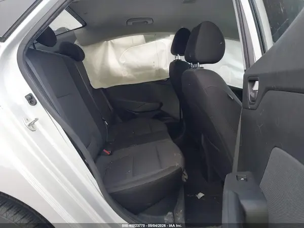 3KPC24A32JE028303 2018 HYUNDAI ACCENT - Image 8