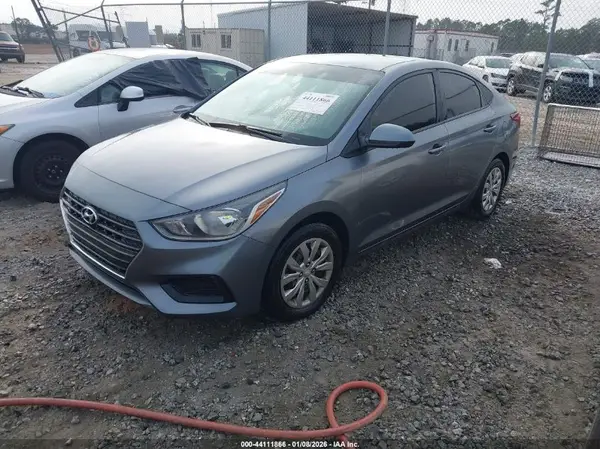 3KPC24A32JE028513 2018 HYUNDAI ACCENT - Image 2