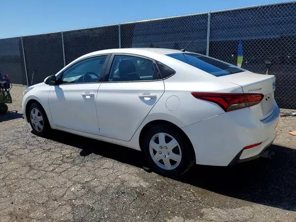 3KPC24A32JE033212 2018 HYUNDAI ACCENT - Image 2