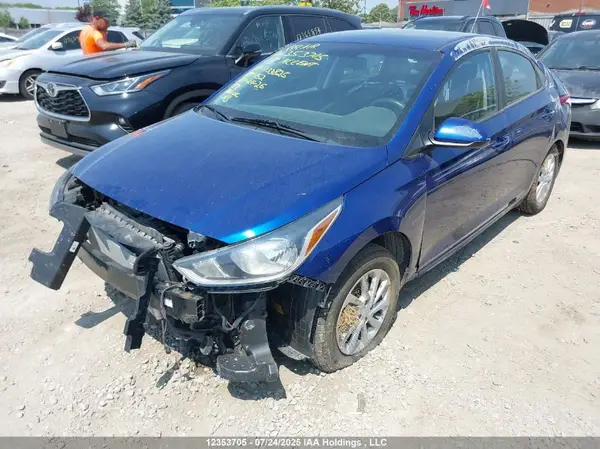 3KPC24A32JE033825 2018 HYUNDAI ACCENT - Image 2