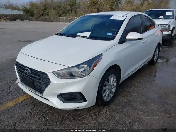 3KPC24A32JE034893 2018 HYUNDAI ACCENT - Image 2