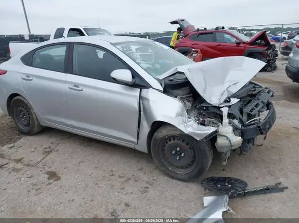 3KPC24A32KE049945 2019 HYUNDAI ACCENT - Image 1