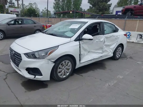 3KPC24A33JE006679 2018 HYUNDAI ACCENT - Image 2