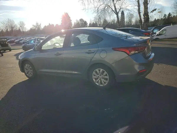 3KPC24A33JE011266 2018 HYUNDAI ACCENT - Image 2