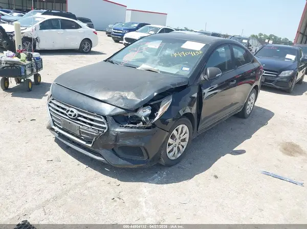 3KPC24A33JE015138 2018 HYUNDAI ACCENT - Image 2